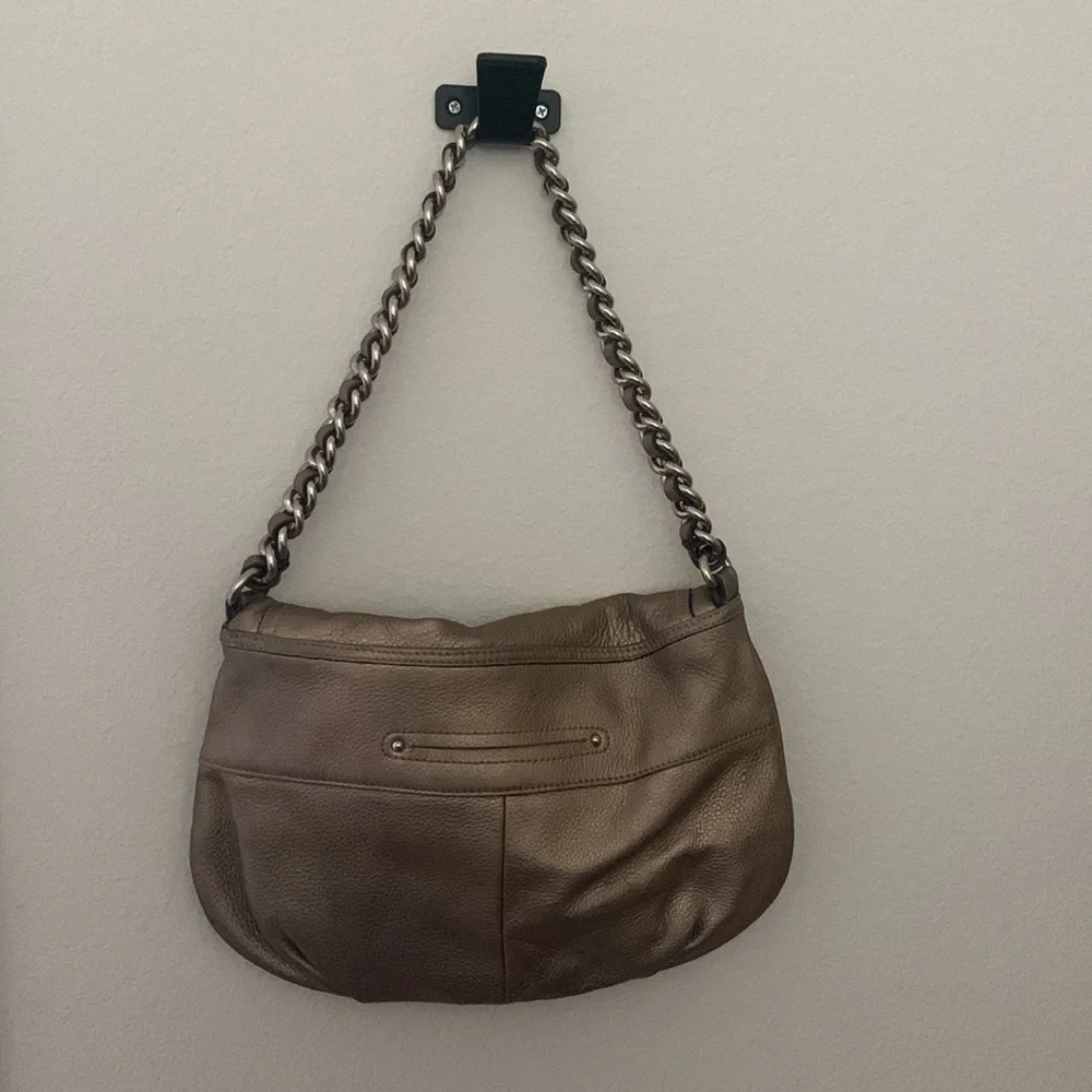 Silver leather B. Makowsky purse - Picture 2 of 5